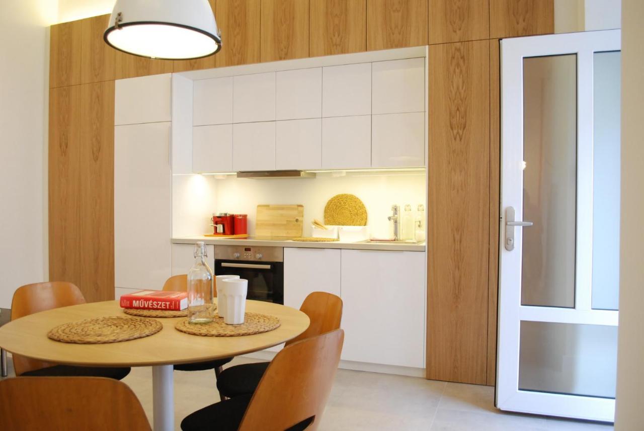 Stylish Studios Apartment In The City Center With Air Conditioning Budapest Bagian luar foto