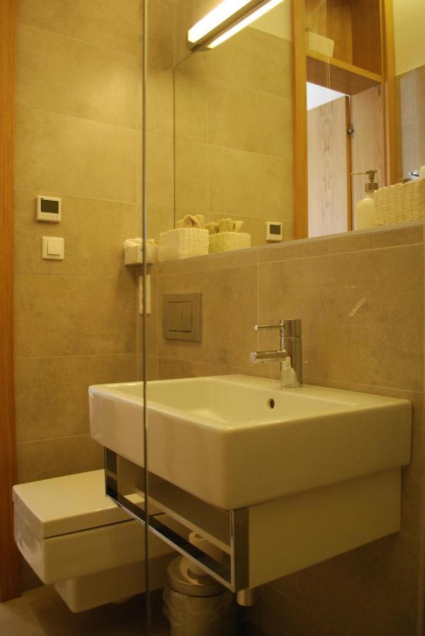 Stylish Studios Apartment In The City Center With Air Conditioning Budapest Bagian luar foto