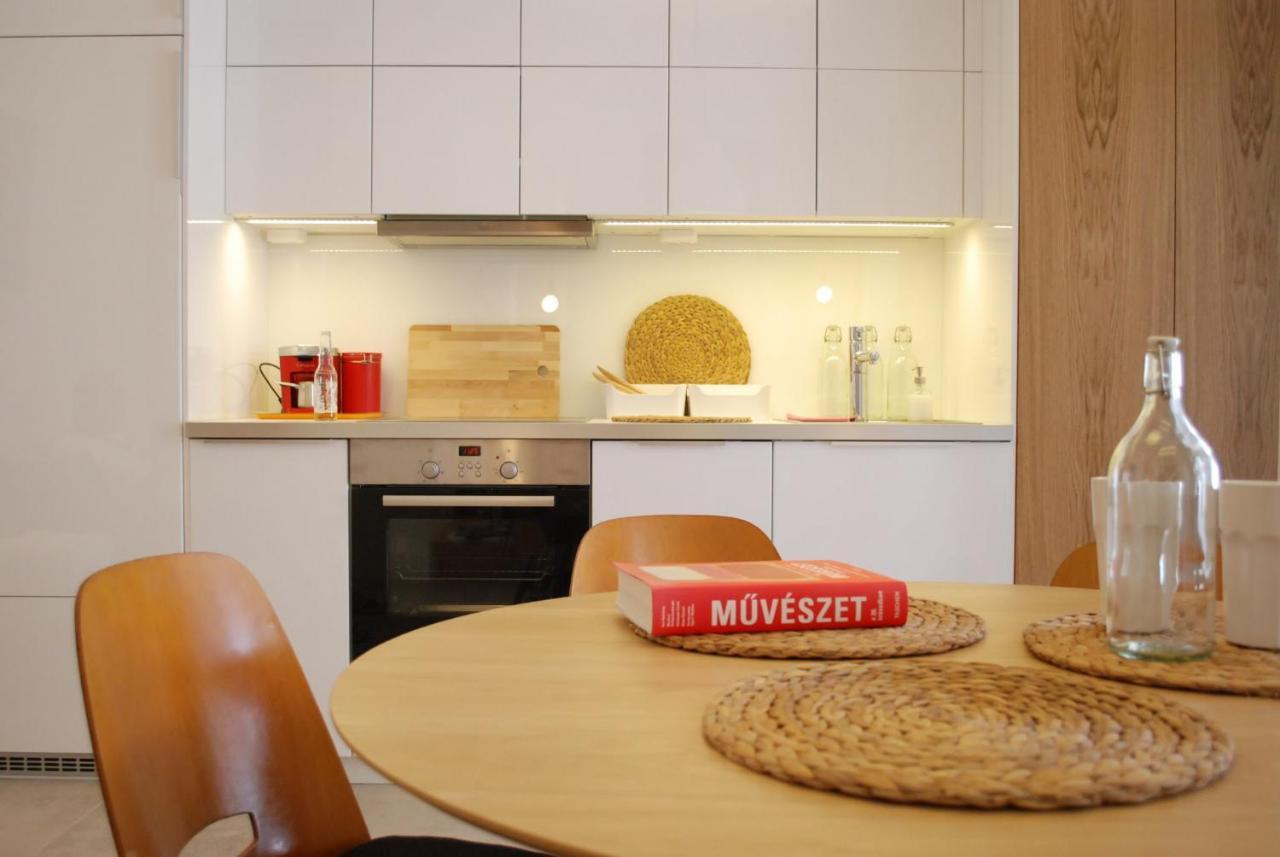 Stylish Studios Apartment In The City Center With Air Conditioning Budapest Bagian luar foto